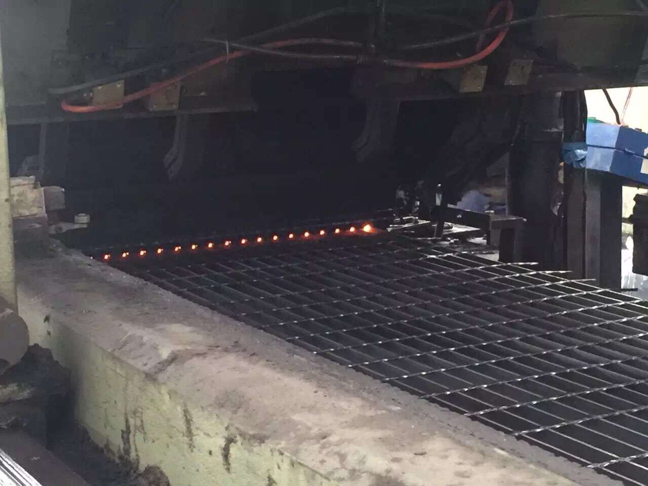 鋼格板焊接
